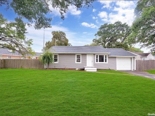 326 E 3rd Street, Deer Park, NY 11729