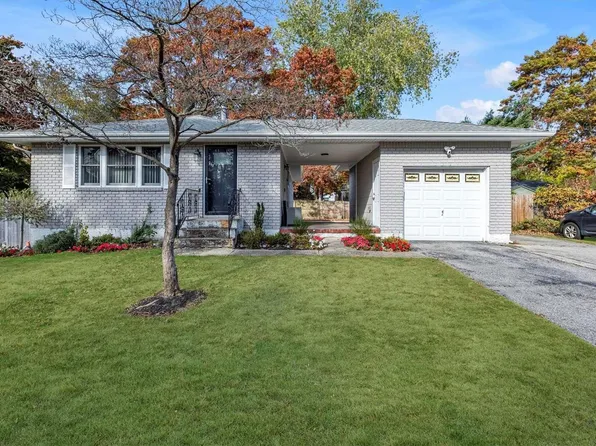 255 Berdie Avenue, Holbrook, NY 11741