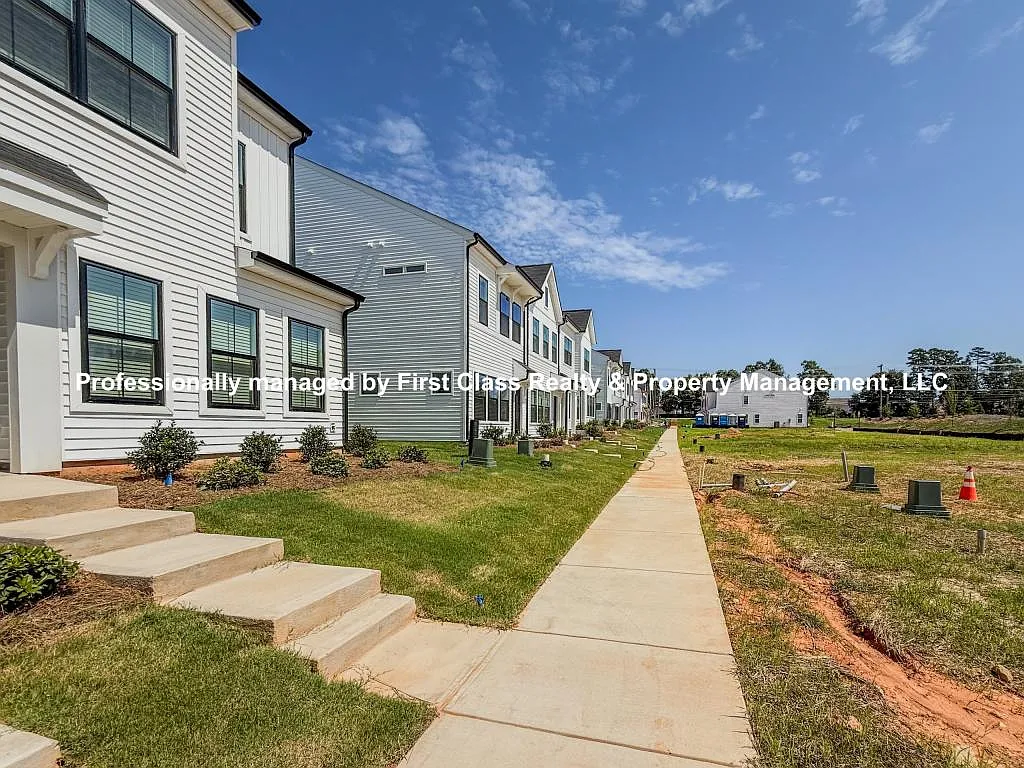 6528 Harlech St — Photo 1