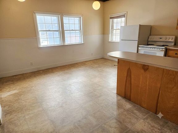 2nd image of 617 Depot St #4