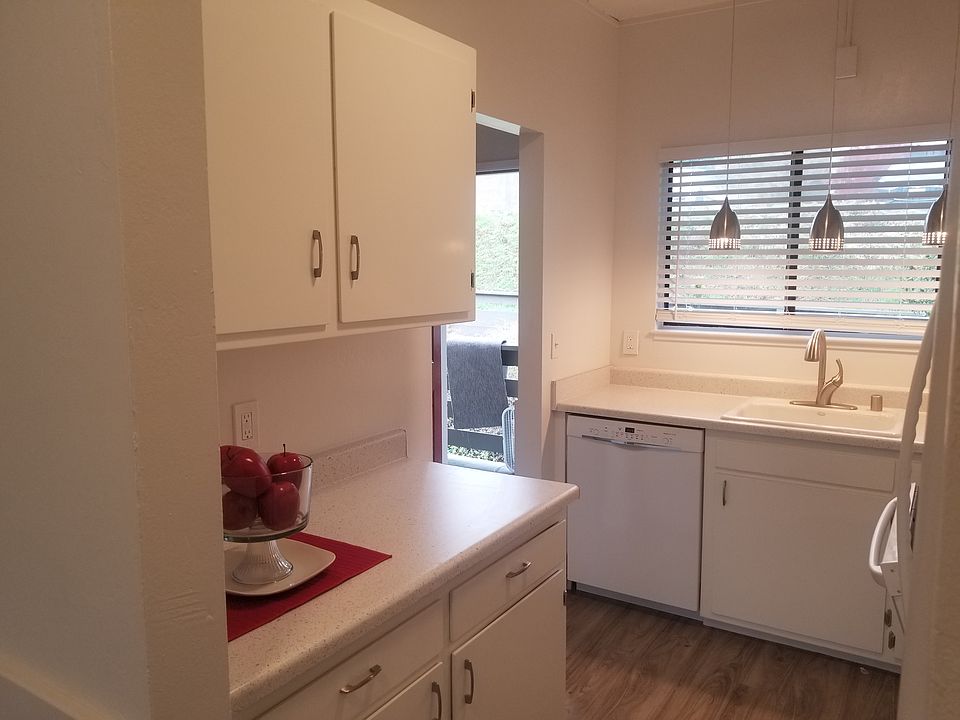 1st image of 340 E Saint Charles St #4