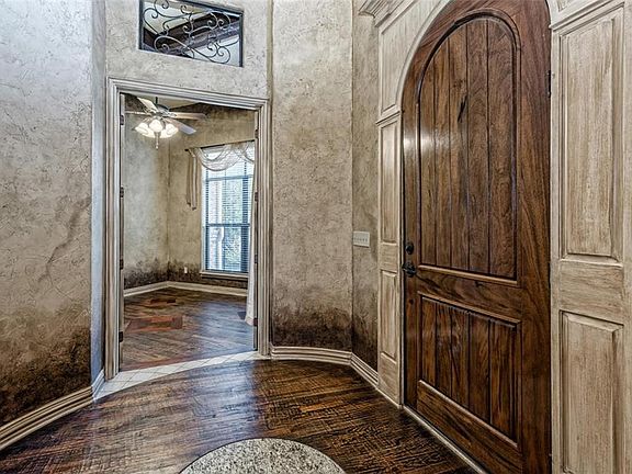 5th image of 313 Canterbury Dr