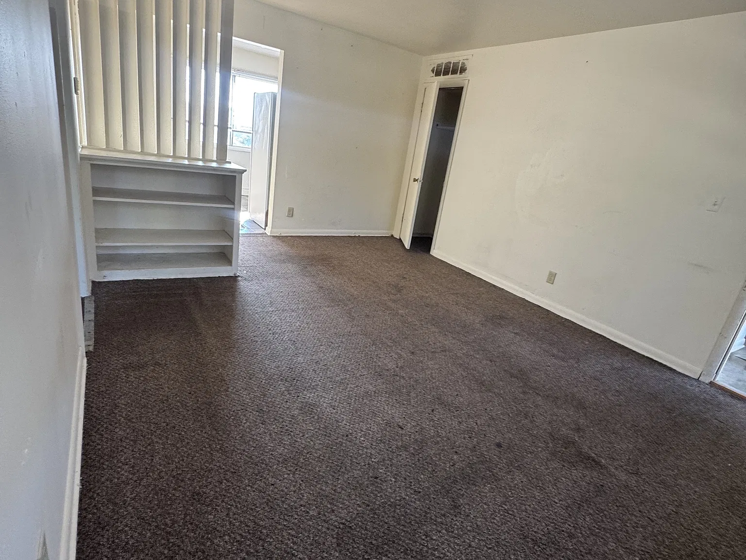 8127 W Thurston Ave — Photo 3
