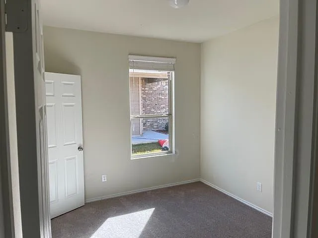 3 bed, 2.5 bath, 1701 sqft, $1,900 — Photo 3