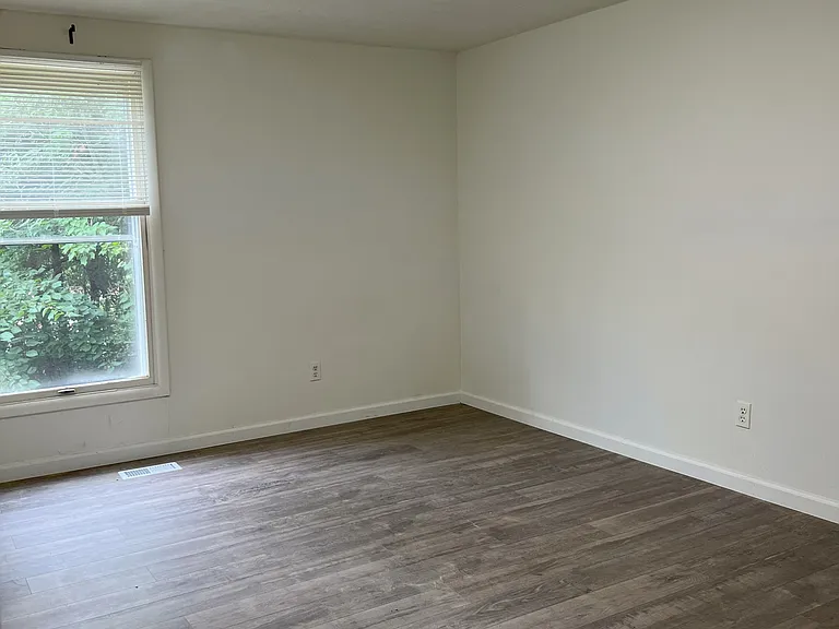 507 Castle Ct — Photo 11