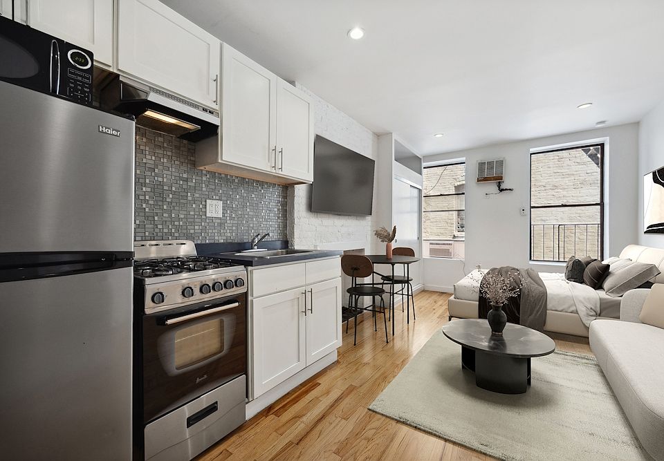 1st image of 76 E 1st St #2DA