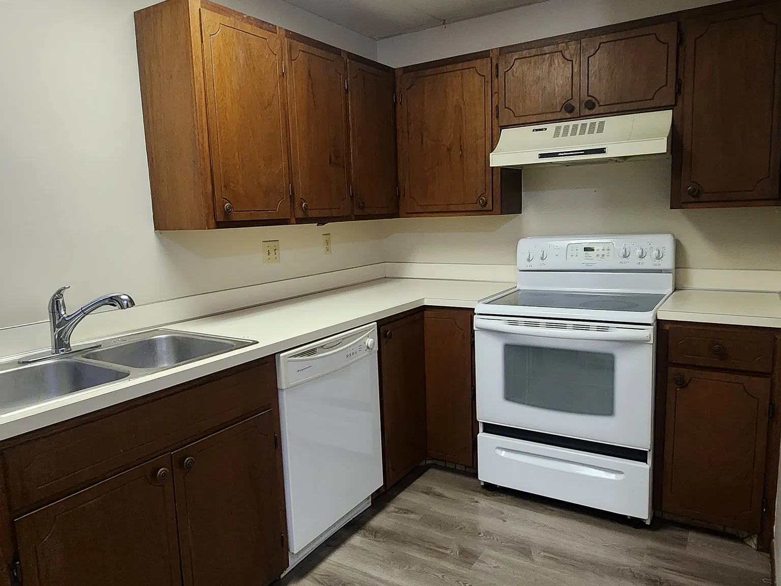 2 bed, 600 sqft, $650 — Photo 3