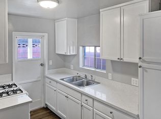 2357 1/2 Magnolia Ave, Long Beach, CA 90806