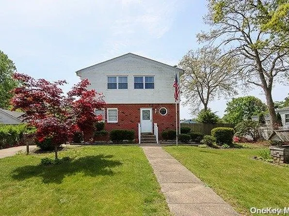 434 Locust Street, Brentwood, NY 11717