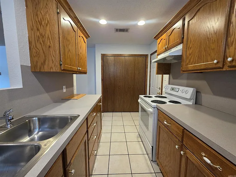 411 W 7th St #3 — Photo 9