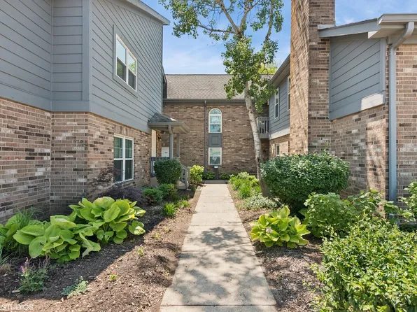 23 Foxcroft Rd APT 235, Naperville, IL 60565