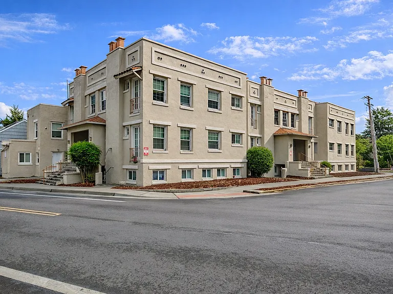 Avondale Apartments — Photo 3