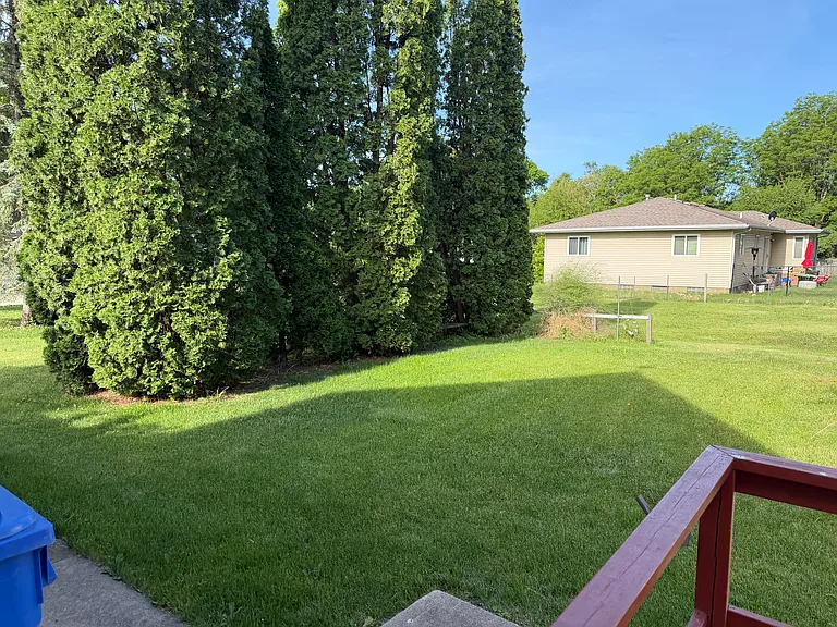 233 S Pine St — Photo 2