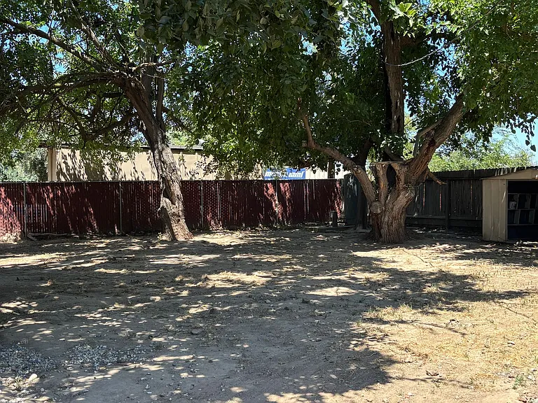 2087 N Marks Ave — Photo 8