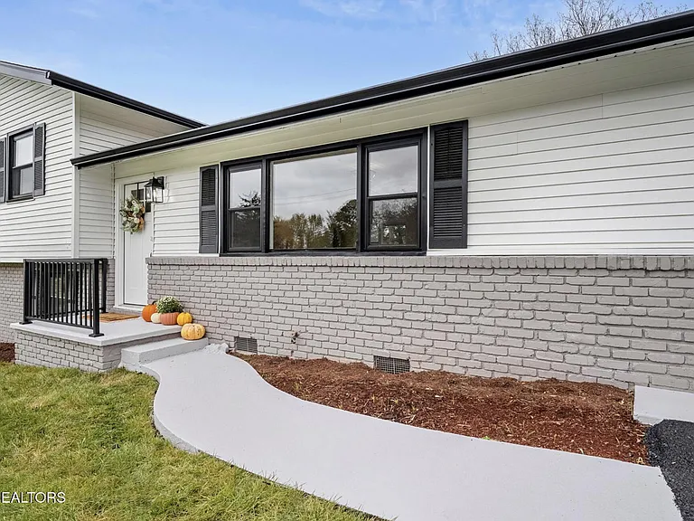 6741 Heatherbrook Dr — Photo 5
