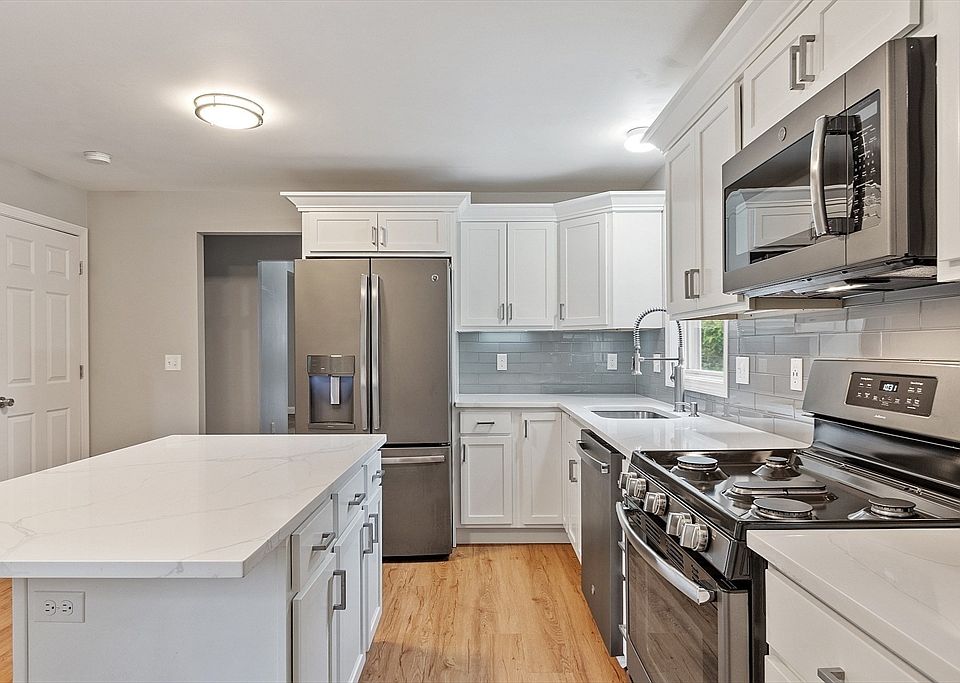 1st image of 87 Roosevelt St