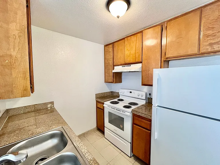 3917 Spring Dr #5 — Photo 2