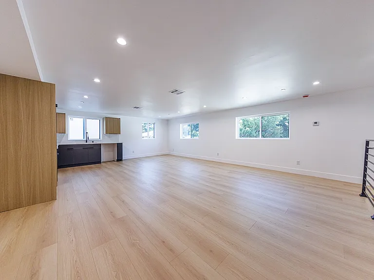 1330 S. Longwood Ave. — Photo 47