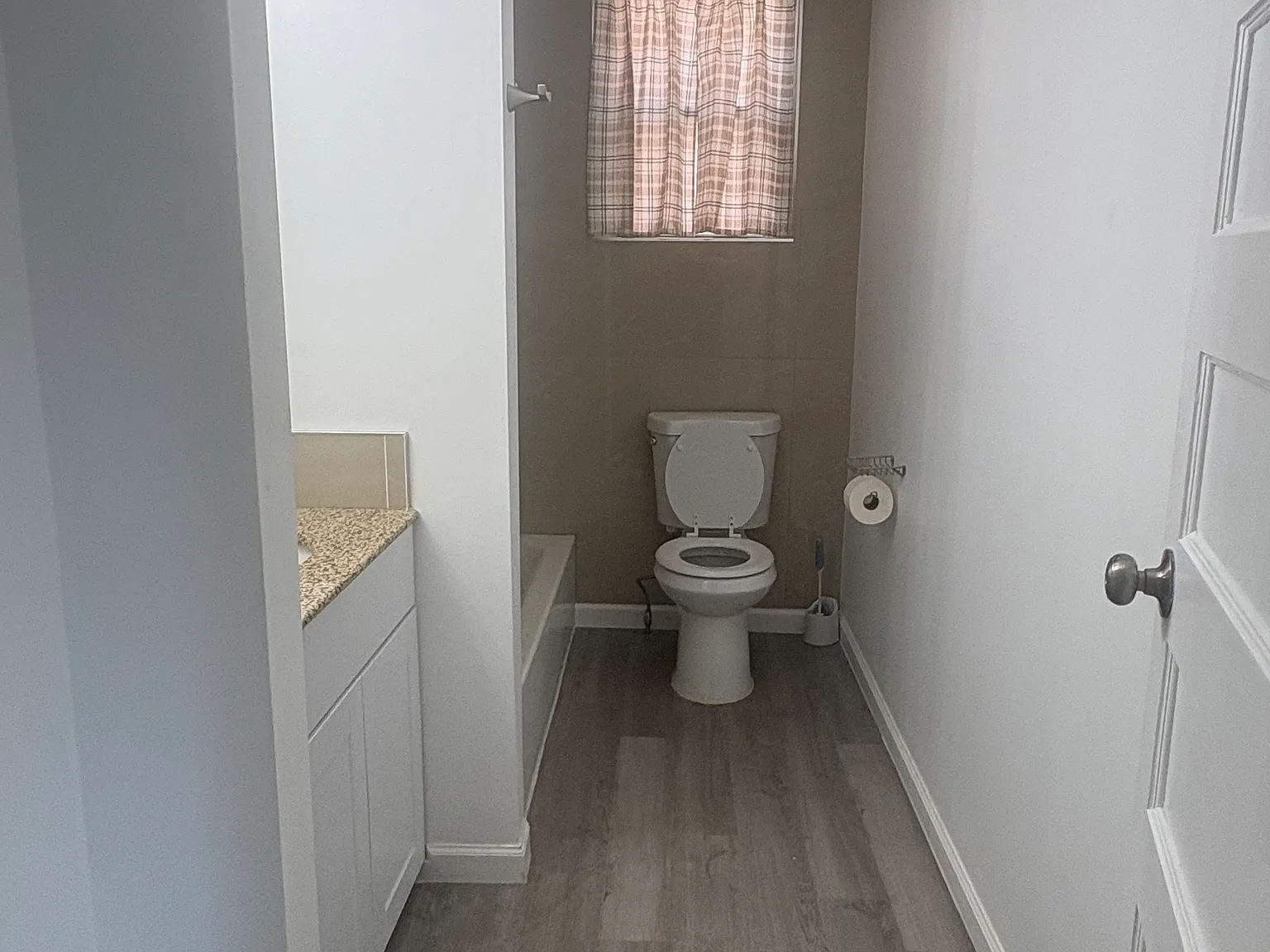 4 bed, 1900 sqft, $2,600 — Photo 3