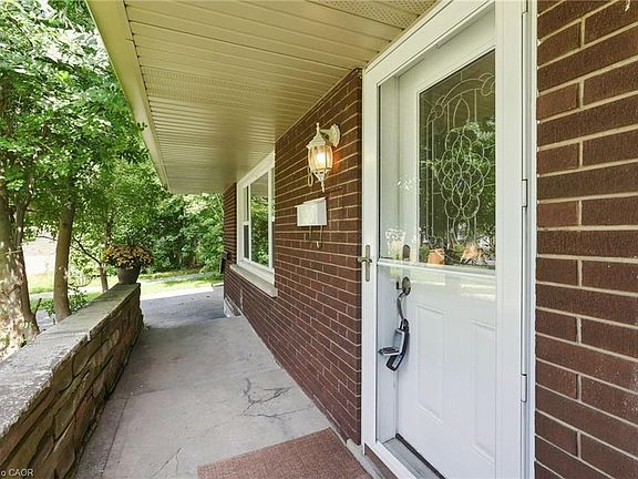 4th image of 8 Emming Ct