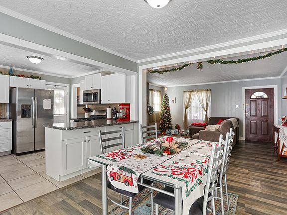 3rd image of 926 Darley Dr