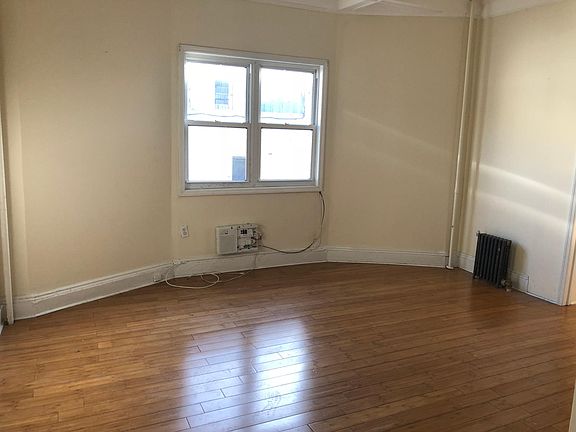 3rd image of 2075 Homecrest Ave #1