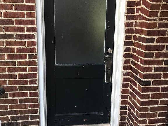 2nd image of 206 Whitsett St #B