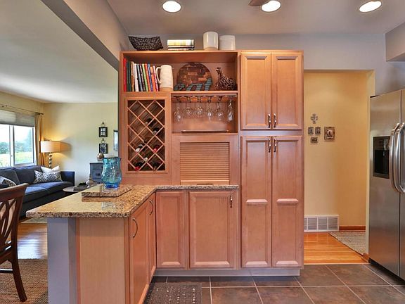 5th image of 556 E Beechwold Blvd