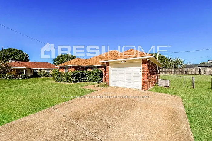 209 Madre Cir — Photo 2