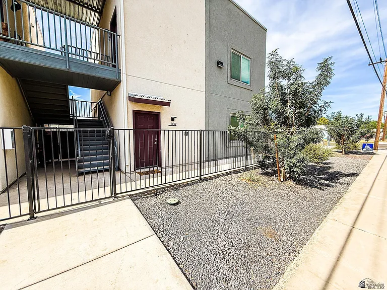 195 N 17th Ave #2 — Photo 4