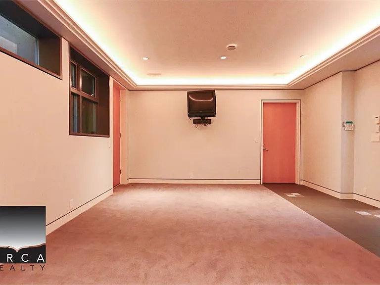 687 Beachview Dr — Photo 38