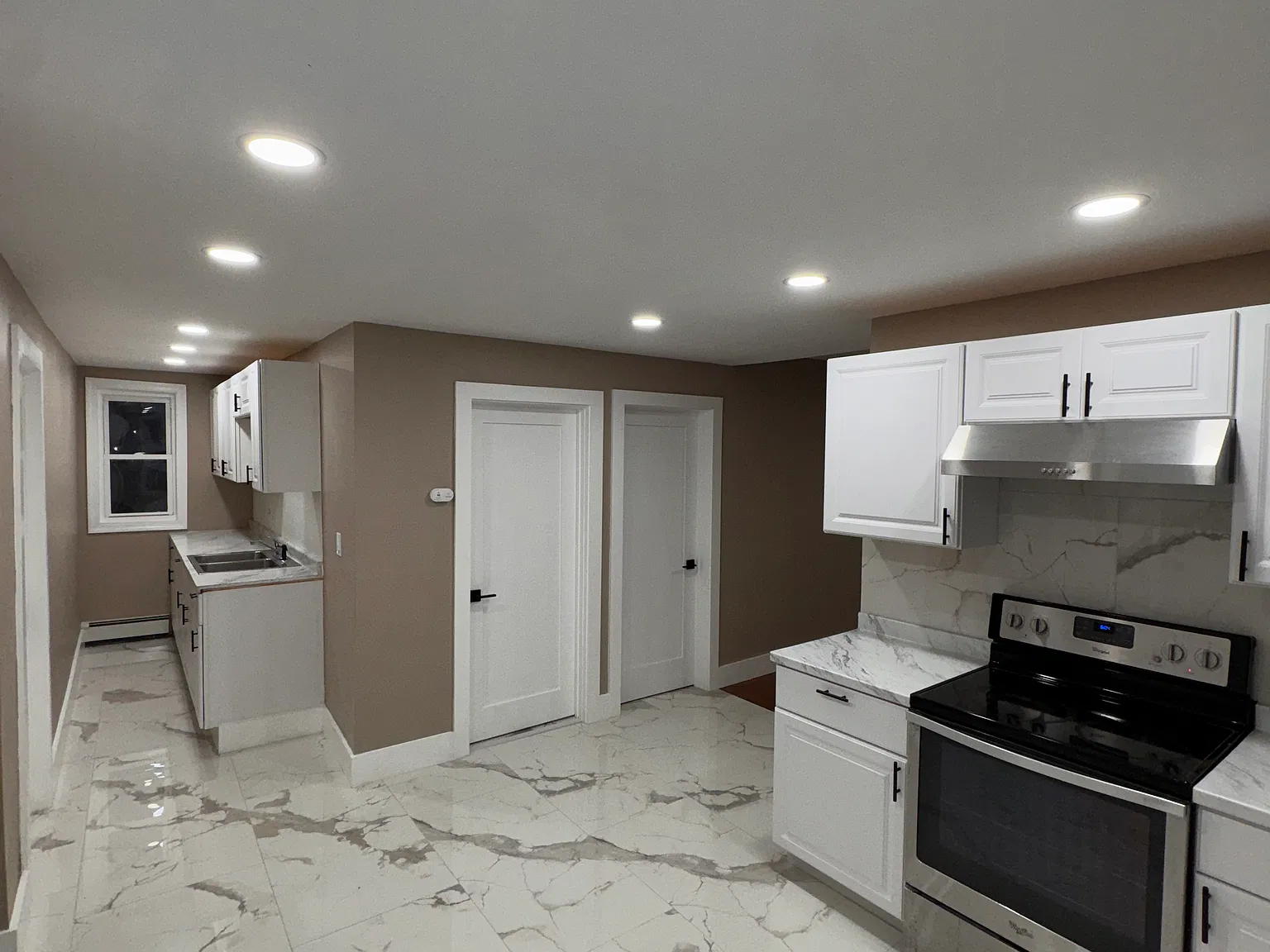 3 bed, 1000 sqft, $2,500 — Photo 1