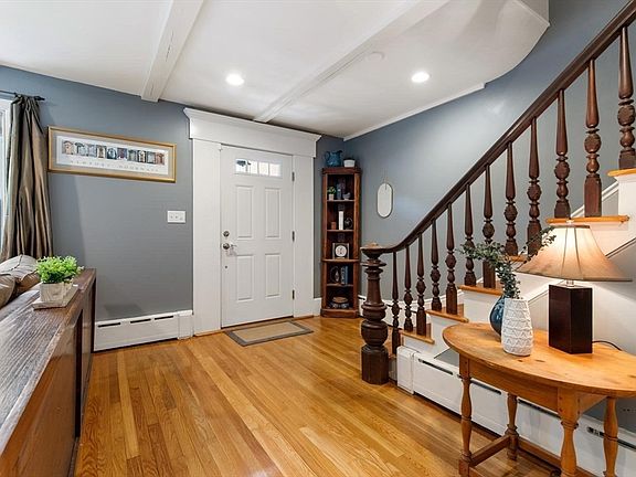 5th image of 276 Salem St