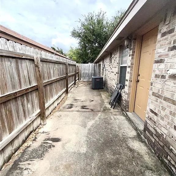 1804 S Linden St — Photo 16
