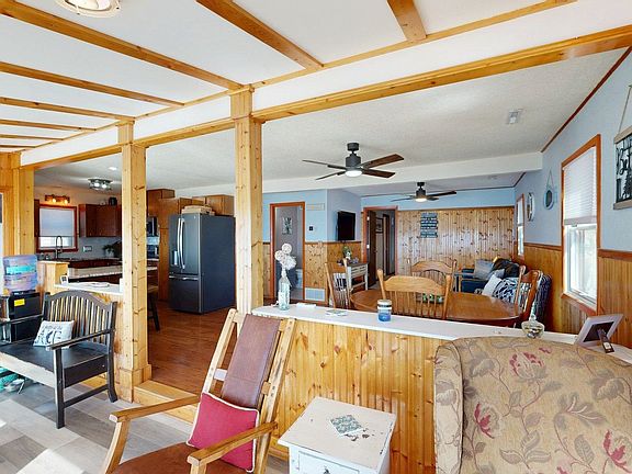 5th image of 41 Shore Dr #8