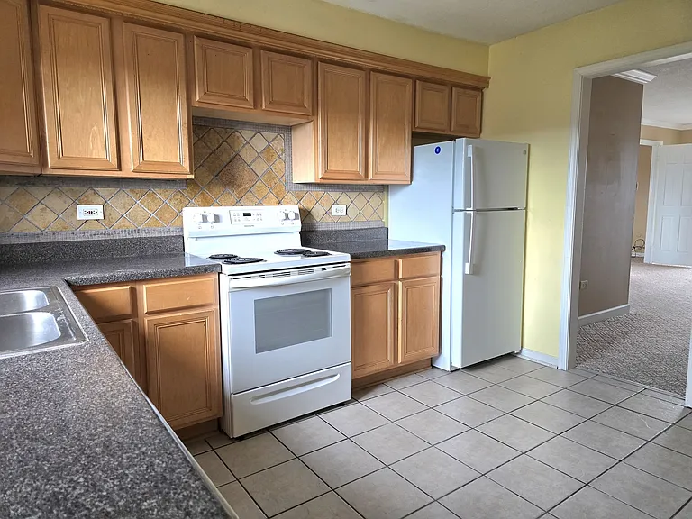 Cobblestone Cir — Photo 9