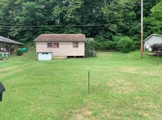 180 Causeway Dr, Franklin, PA 16323