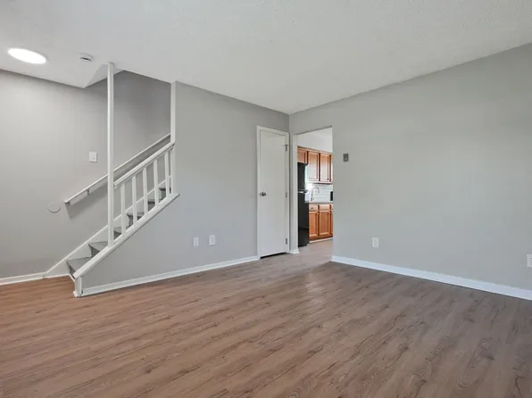 2205 Clarendon Ln, Columbus, OH 43223