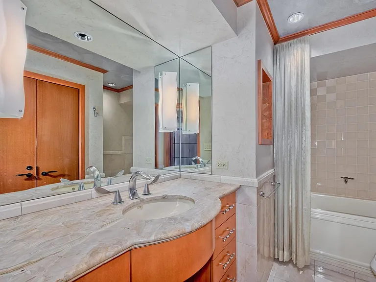 175 E Delaware Pl #9007 — Photo 26