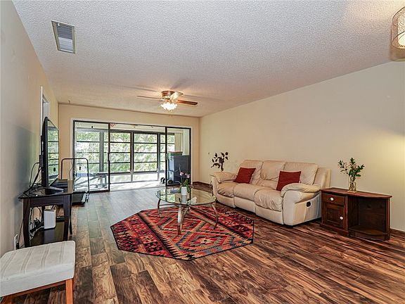 3rd image of 400 18th St APT L7