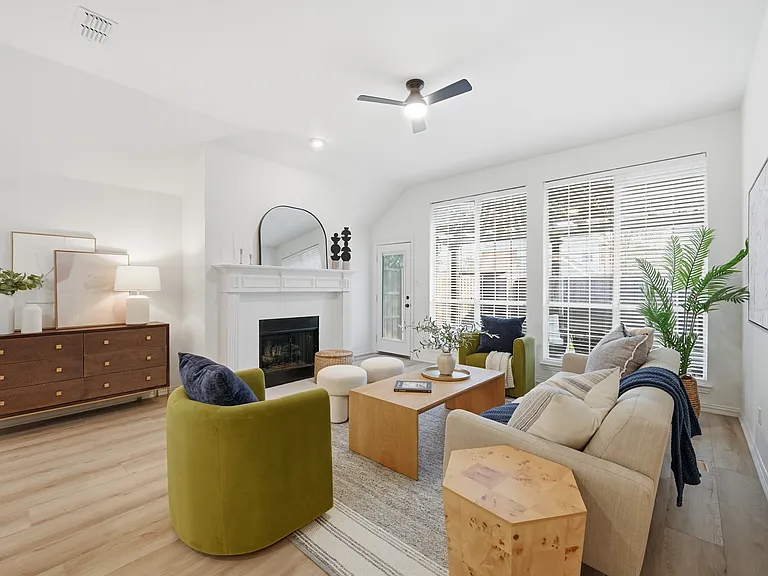 15921 Twin Cove Dr — Photo 1