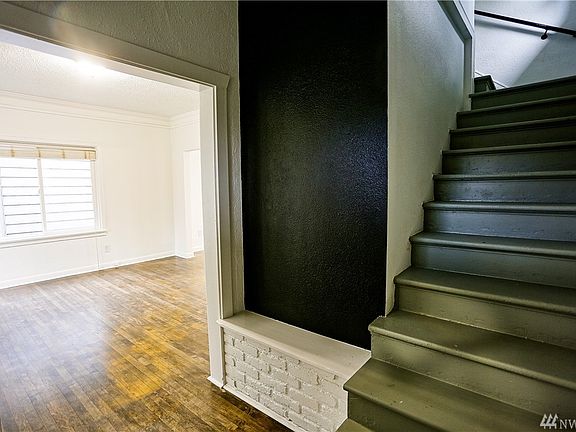5th image of 919 N Ainsworth Ave