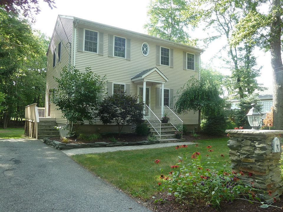 1st image of 3 Estella Ave