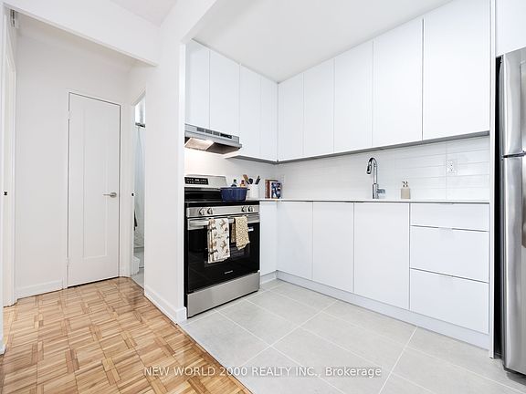5th image of 101 Roehampton Ave #503