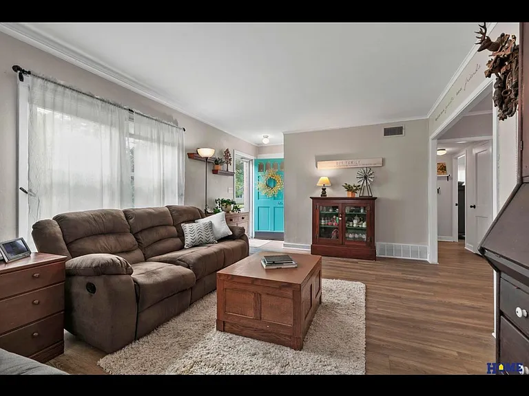 2945 S 42nd St — Photo 3
