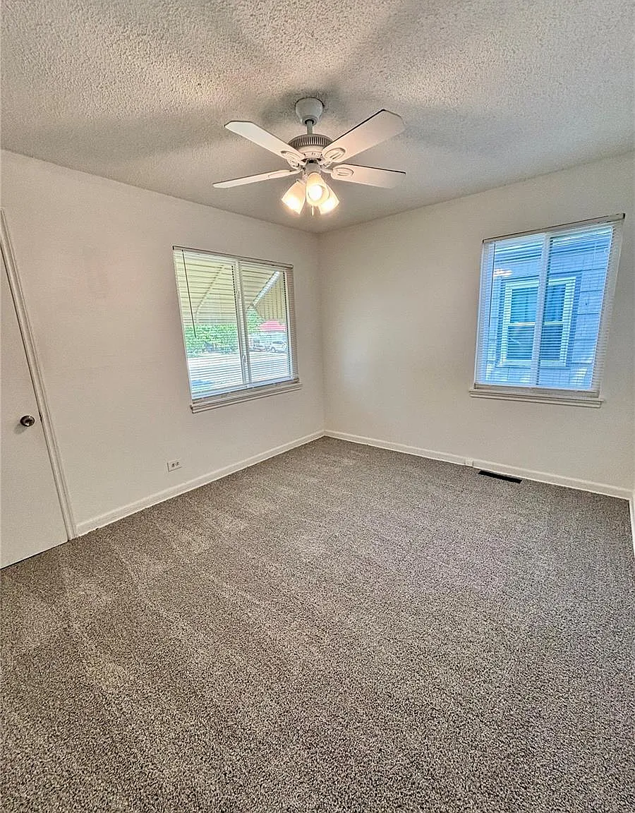 2 bed, 1.0 bath, 734 sqft, $2,049 — Photo 4