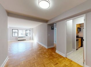 320 E 52nd St #4B, New York, NY 10022