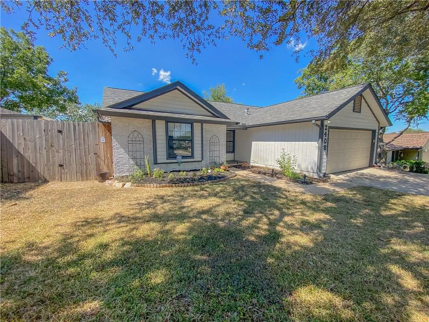 3-Bedroom, 2-Bath Home with 2-Car Garage | Round Rock — Photo 2