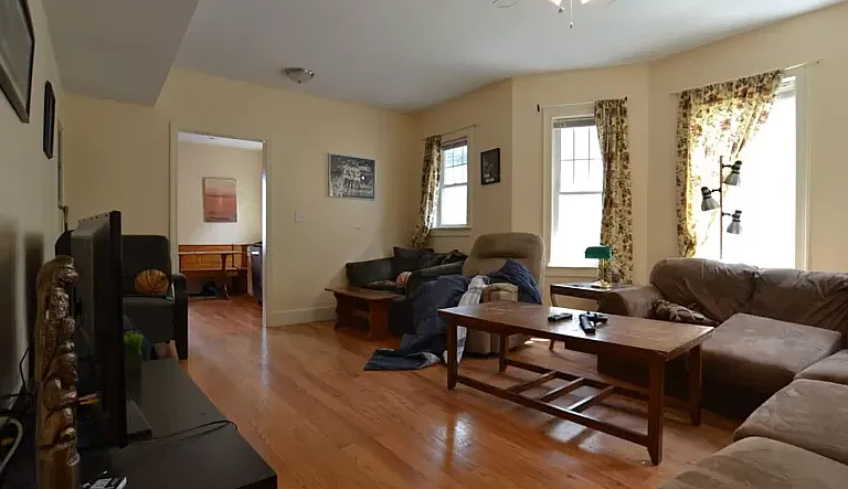 87 Brooks St — Photo 3