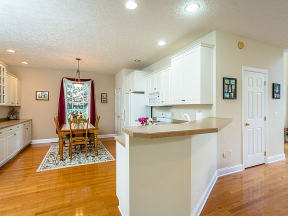 5th image of 651 Wyndham Woods Cir